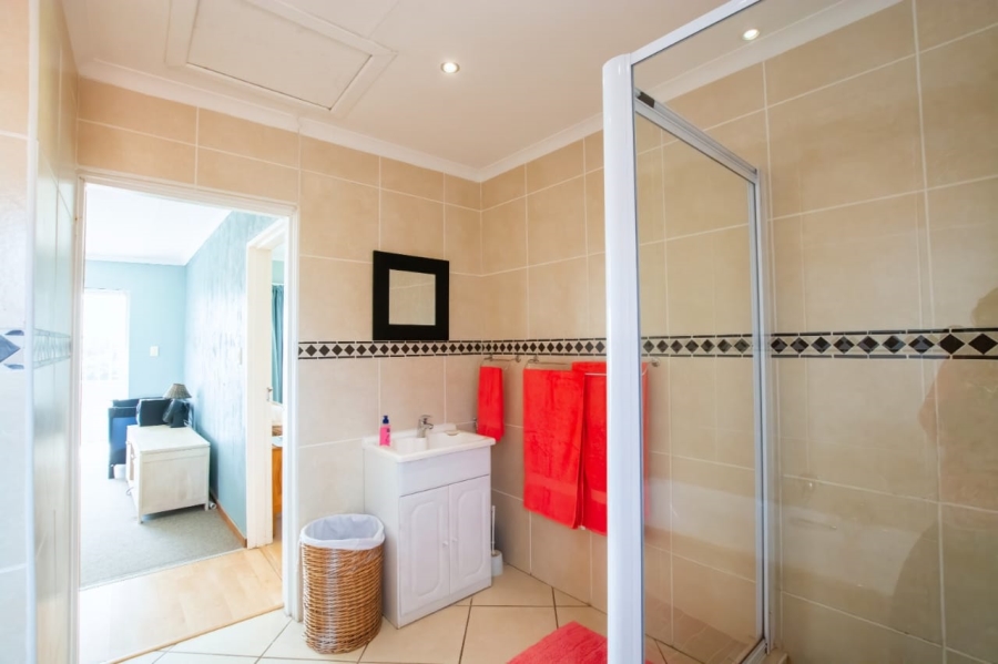 4 Bedroom Property for Sale in Wavecrest Eastern Cape